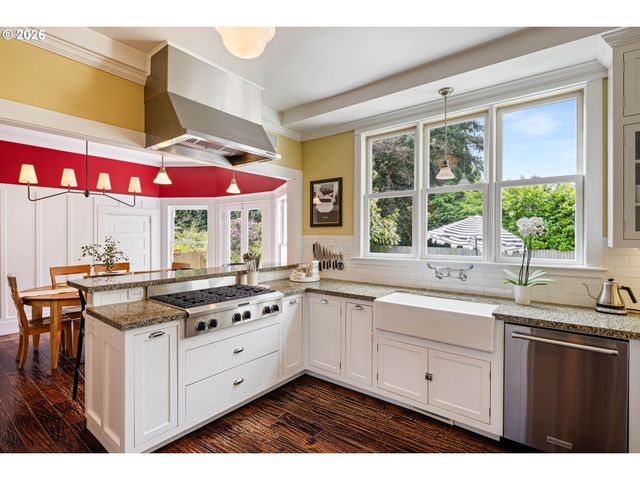 1060 W 17TH Ave, Eugene, OR 97402