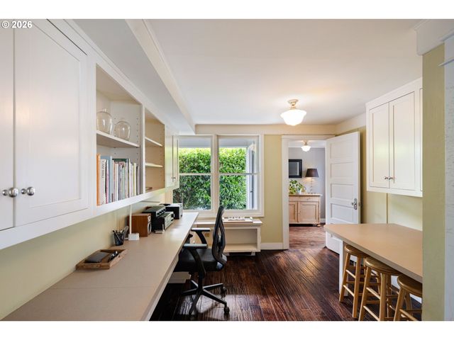 1060 W 17TH Ave, Eugene, OR 97402