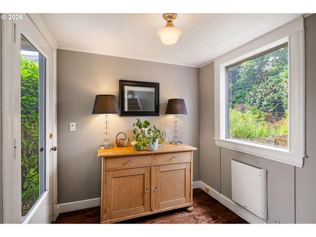 1060 W 17TH Ave, Eugene, OR 97402