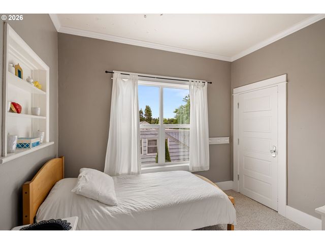 1060 W 17TH Ave, Eugene, OR 97402
