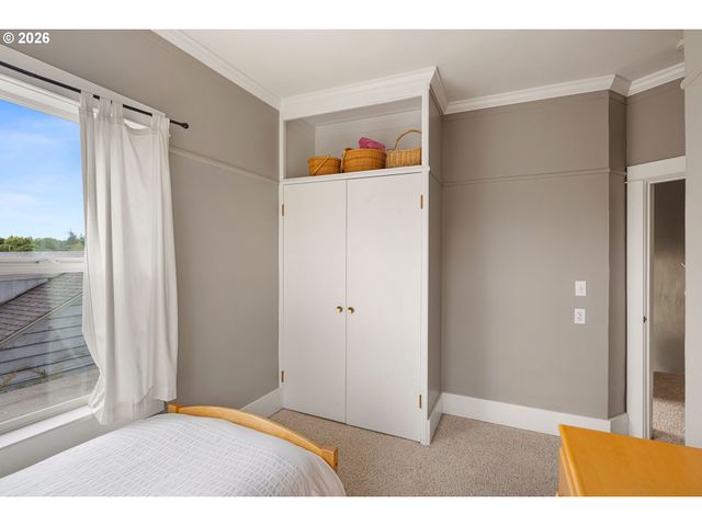 1060 W 17TH Ave, Eugene, OR 97402
