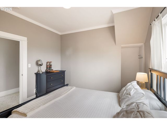 1060 W 17TH Ave, Eugene, OR 97402