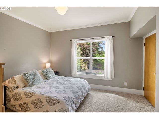 1060 W 17TH Ave, Eugene, OR 97402