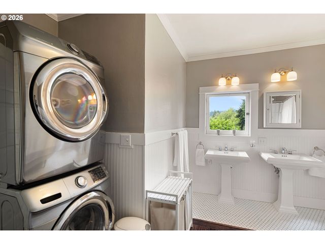 1060 W 17TH Ave, Eugene, OR 97402