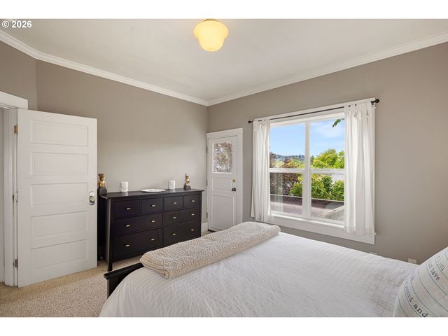 1060 W 17TH Ave, Eugene, OR 97402