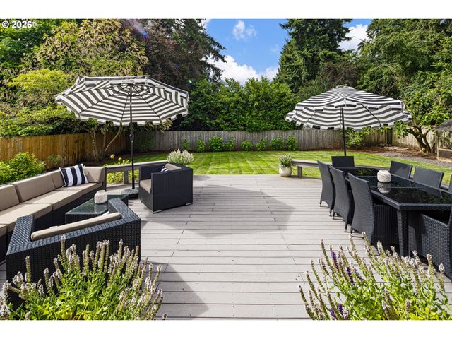 1060 W 17TH Ave, Eugene, OR 97402