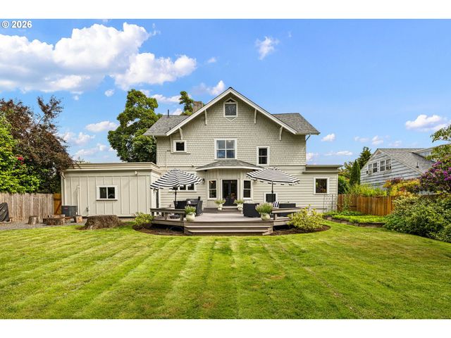 1060 W 17TH Ave, Eugene, OR 97402