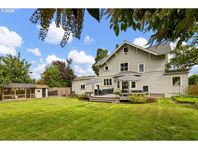 1060 W 17TH Ave, Eugene, OR 97402