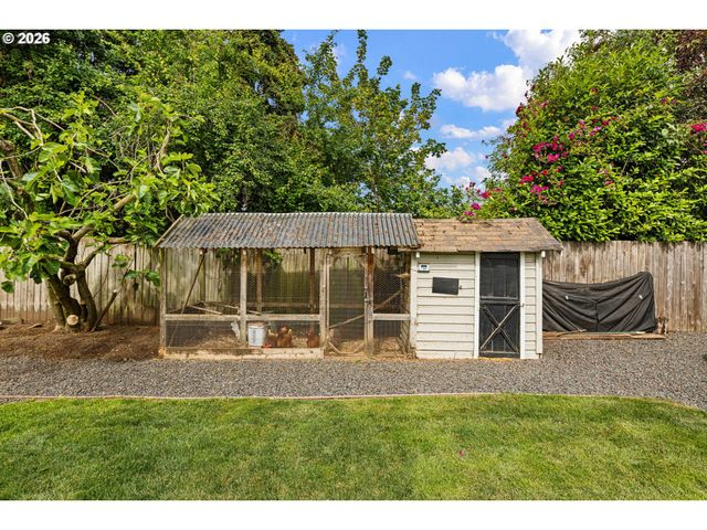 1060 W 17TH Ave, Eugene, OR 97402