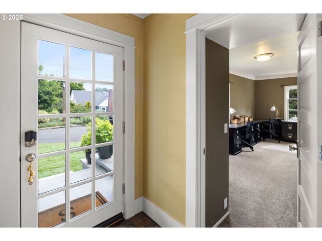 1060 W 17TH Ave, Eugene, OR 97402
