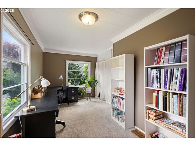 1060 W 17TH Ave, Eugene, OR 97402
