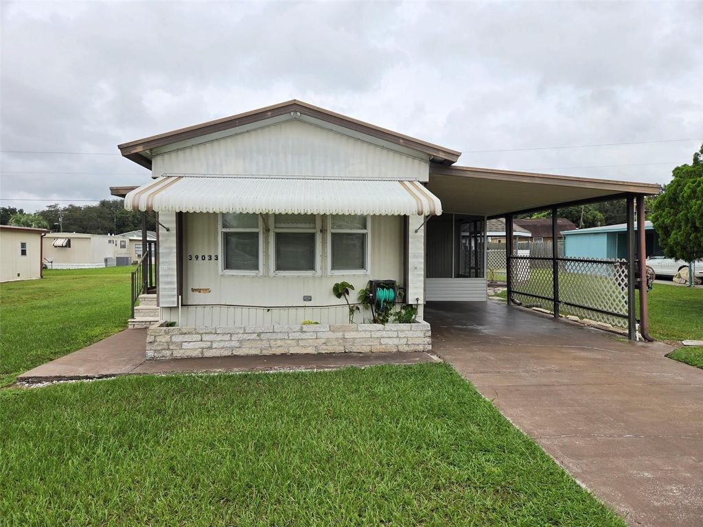39033 FLORA AVENUE, Zephyrhills, FL 33542