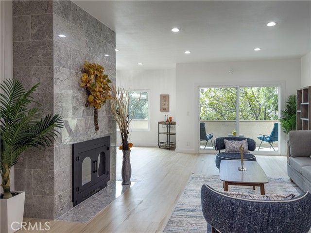 1944 Glendon 209, Los Angeles, CA 90025