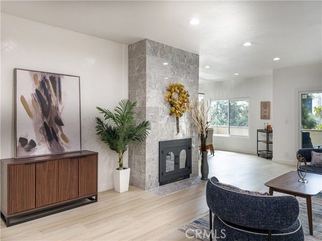 1944 Glendon 209, Los Angeles, CA 90025