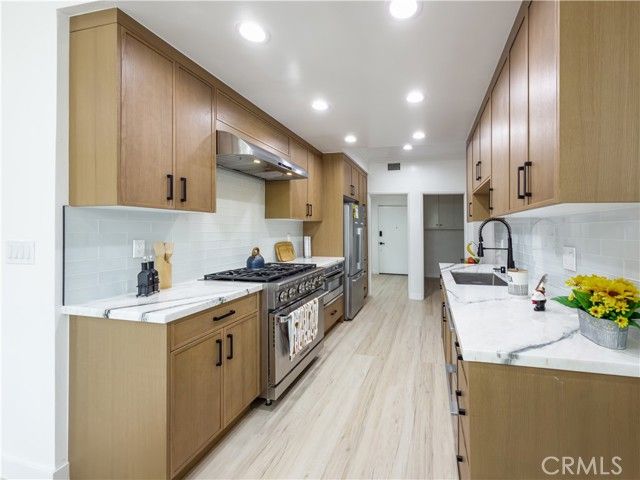 1944 Glendon 209, Los Angeles, CA 90025