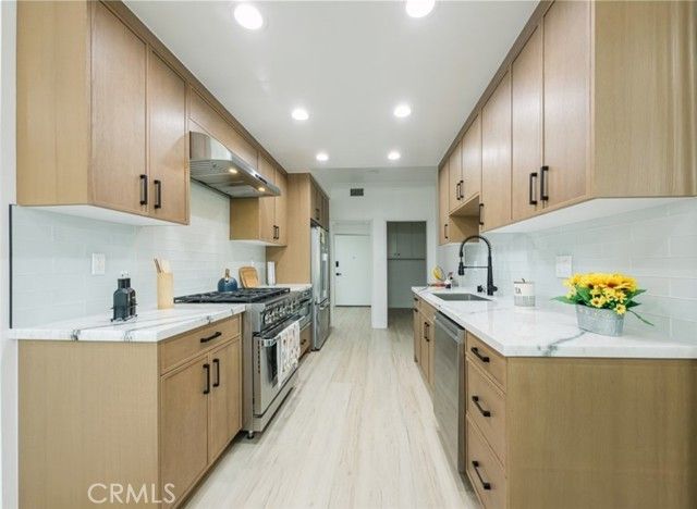 1944 Glendon 209, Los Angeles, CA 90025