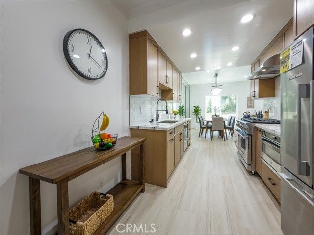 1944 Glendon 209, Los Angeles, CA 90025