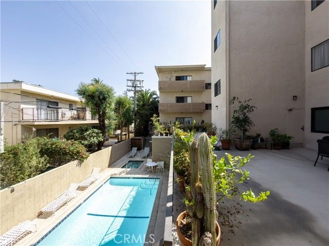 1944 Glendon 209, Los Angeles, CA 90025