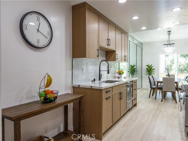 1944 Glendon 209, Los Angeles, CA 90025