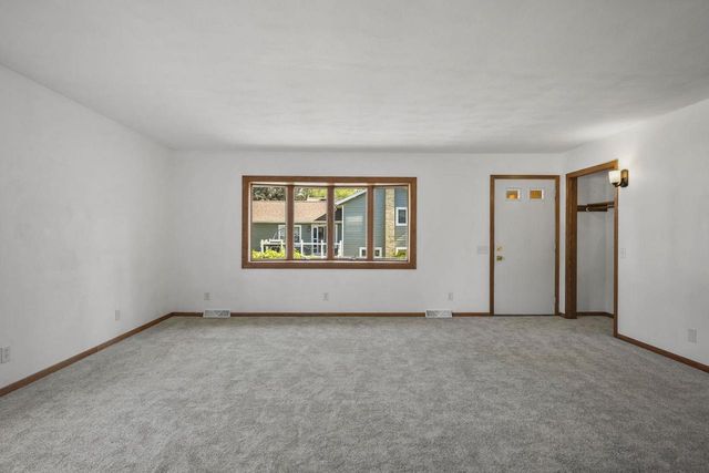 207 S Rutland Avenue, Brooklyn, WI 53521