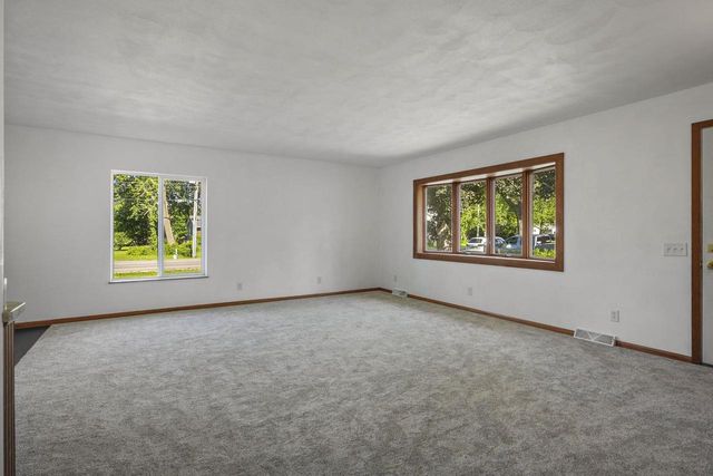 207 S Rutland Avenue, Brooklyn, WI 53521