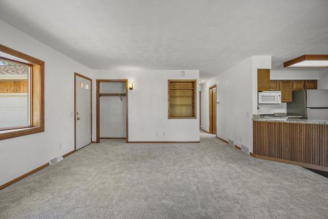 207 S Rutland Avenue, Brooklyn, WI 53521