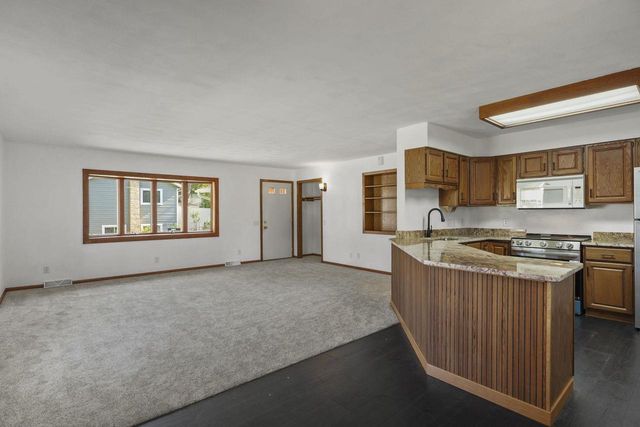 207 S Rutland Avenue, Brooklyn, WI 53521