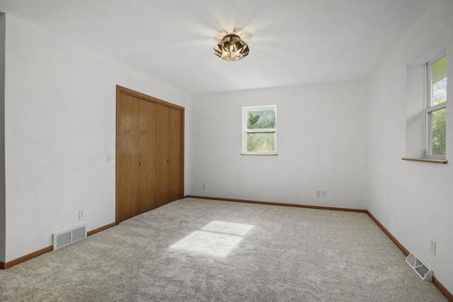 207 S Rutland Avenue, Brooklyn, WI 53521