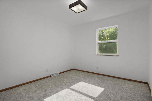 207 S Rutland Avenue, Brooklyn, WI 53521