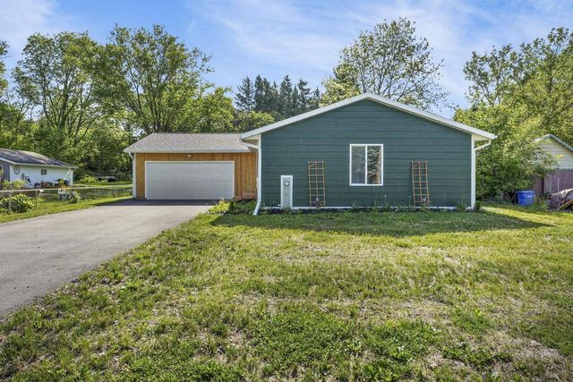 207 S Rutland Avenue, Brooklyn, WI 53521