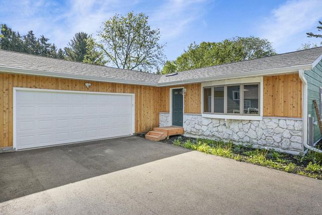 207 S Rutland Avenue, Brooklyn, WI 53521