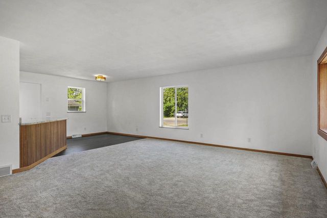 207 S Rutland Avenue, Brooklyn, WI 53521