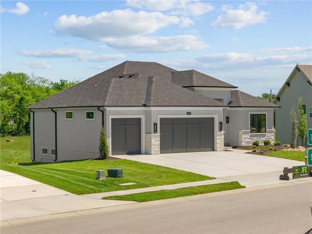 2825 SW Heartland Road, Lee's Summit, MO 64082