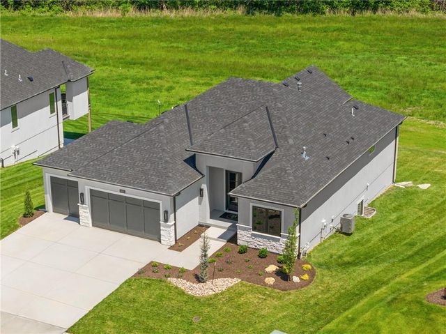 2825 SW Heartland Road, Lee's Summit, MO 64082
