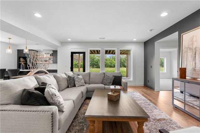 2825 SW Heartland Road, Lee's Summit, MO 64082