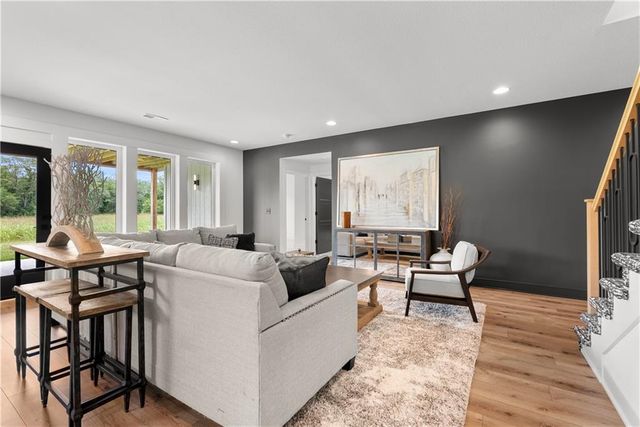 2825 SW Heartland Road, Lee's Summit, MO 64082