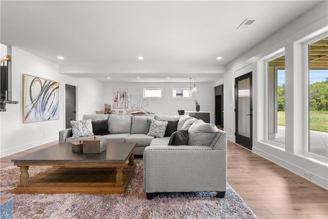 2825 SW Heartland Road, Lee's Summit, MO 64082