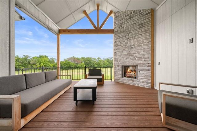 2825 SW Heartland Road, Lee's Summit, MO 64082