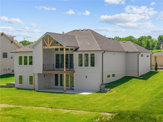 2825 SW Heartland Road, Lee's Summit, MO 64082