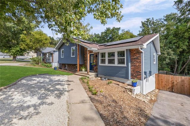 4825 N Revere Drive, Kansas City, MO 64151