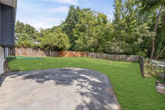 4825 N Revere Drive, Kansas City, MO 64151