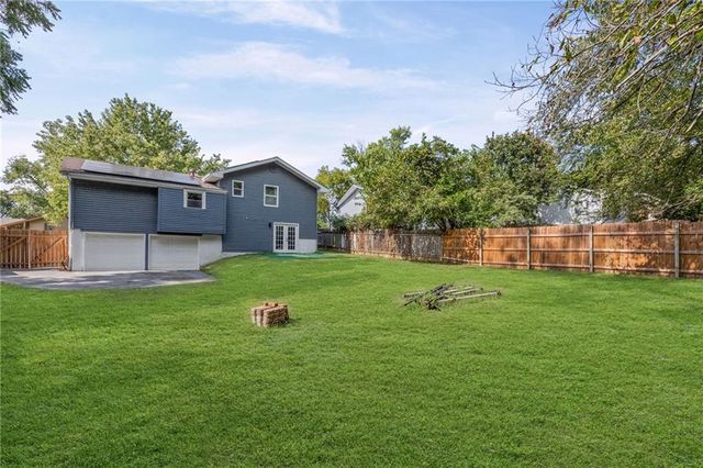4825 N Revere Drive, Kansas City, MO 64151