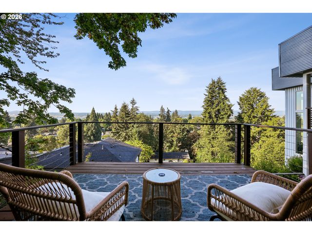 3816 EDGEWOOD Dr, Vancouver, WA 98661