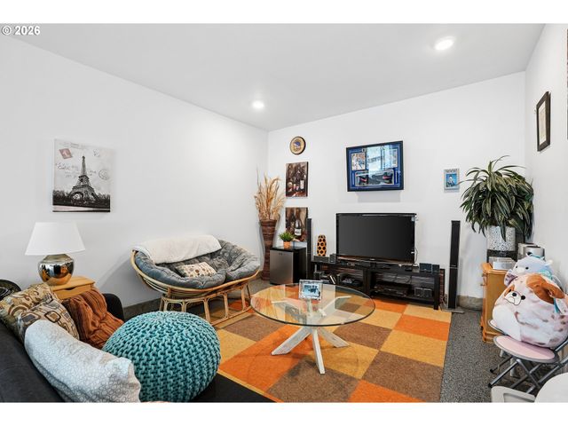 3816 EDGEWOOD Dr, Vancouver, WA 98661