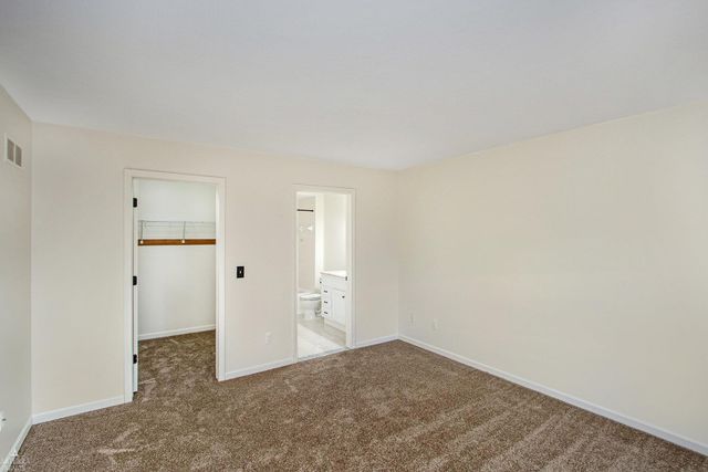 16832 Kensington Drive, Macomb, MI 48044