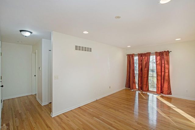 16832 Kensington Drive, Macomb, MI 48044