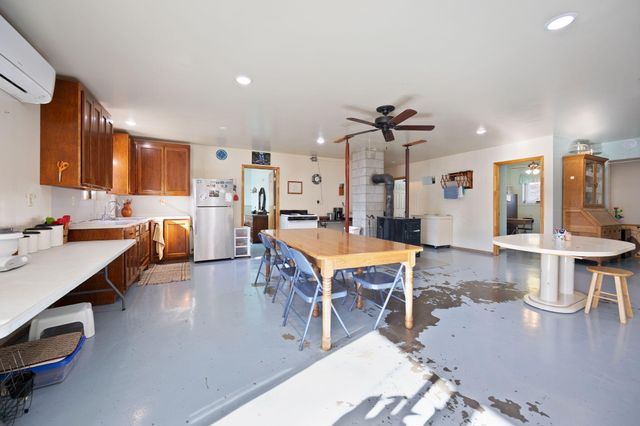 560 Hwy 243, Gravel Switch, KY 40328