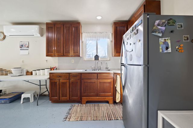 560 Hwy 243, Gravel Switch, KY 40328