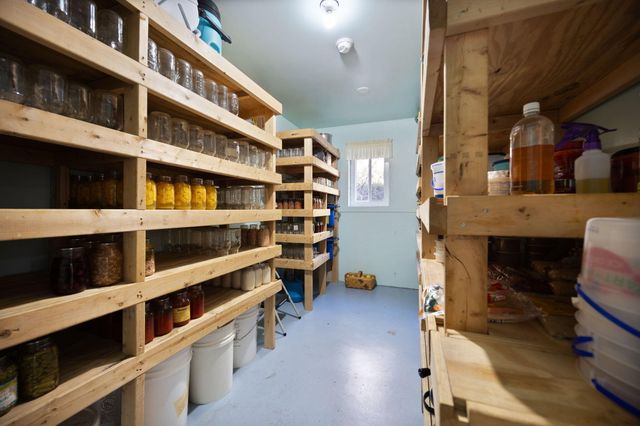 560 Hwy 243, Gravel Switch, KY 40328