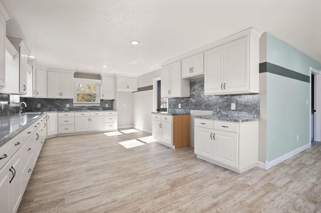 560 Hwy 243, Gravel Switch, KY 40328